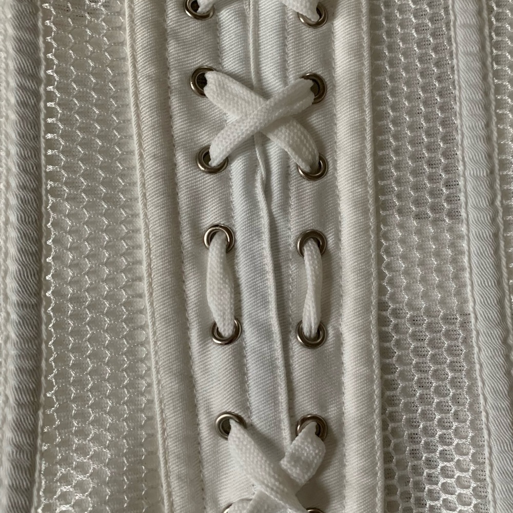 White Corset 💕❤️🤩 - Picture 6 of 8